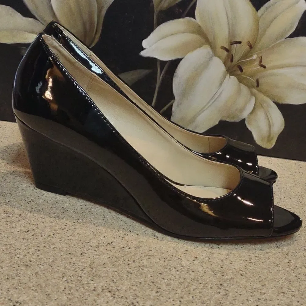 👍 Liz Claiborne Black Wedges Size 6.5.   A12